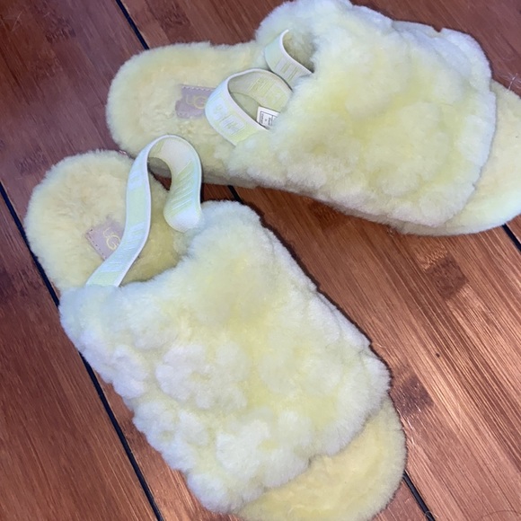 Ugg open toe slippers - Picture 2 of 2